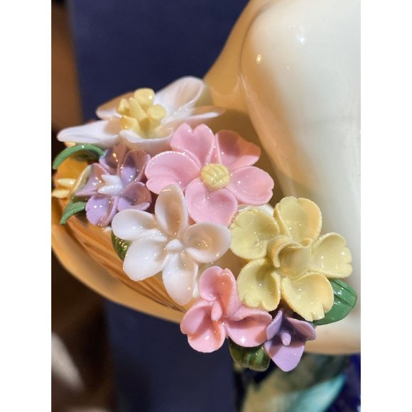 BEAUTIFUL PORCELAIN FIGURINE - FLORAL SPLENDOR II (EUC) - Picture 7 of 10